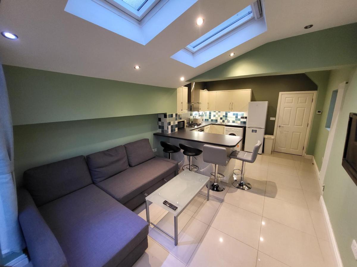 Апартаменты Large 4 Bedroom House In *