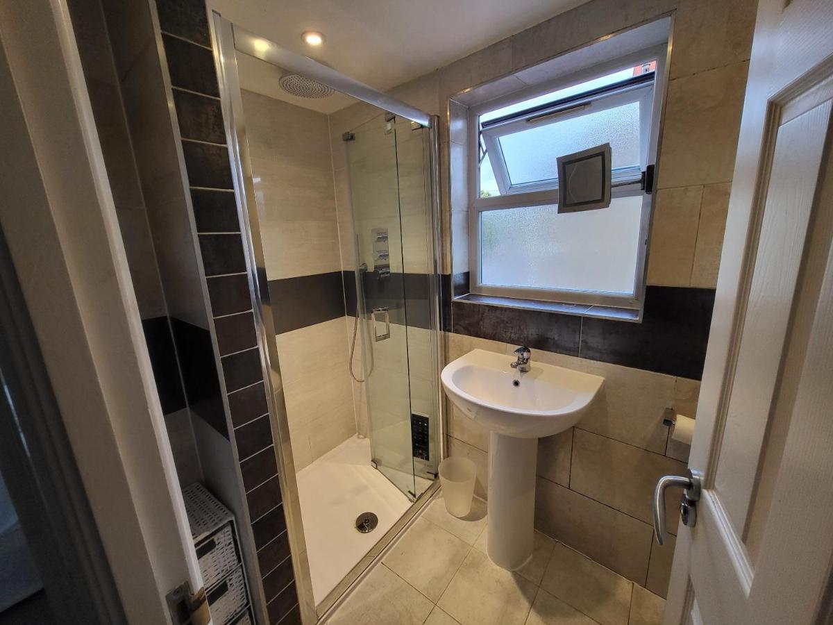 Large 4 Bedroom House In Апартаменты Лондон