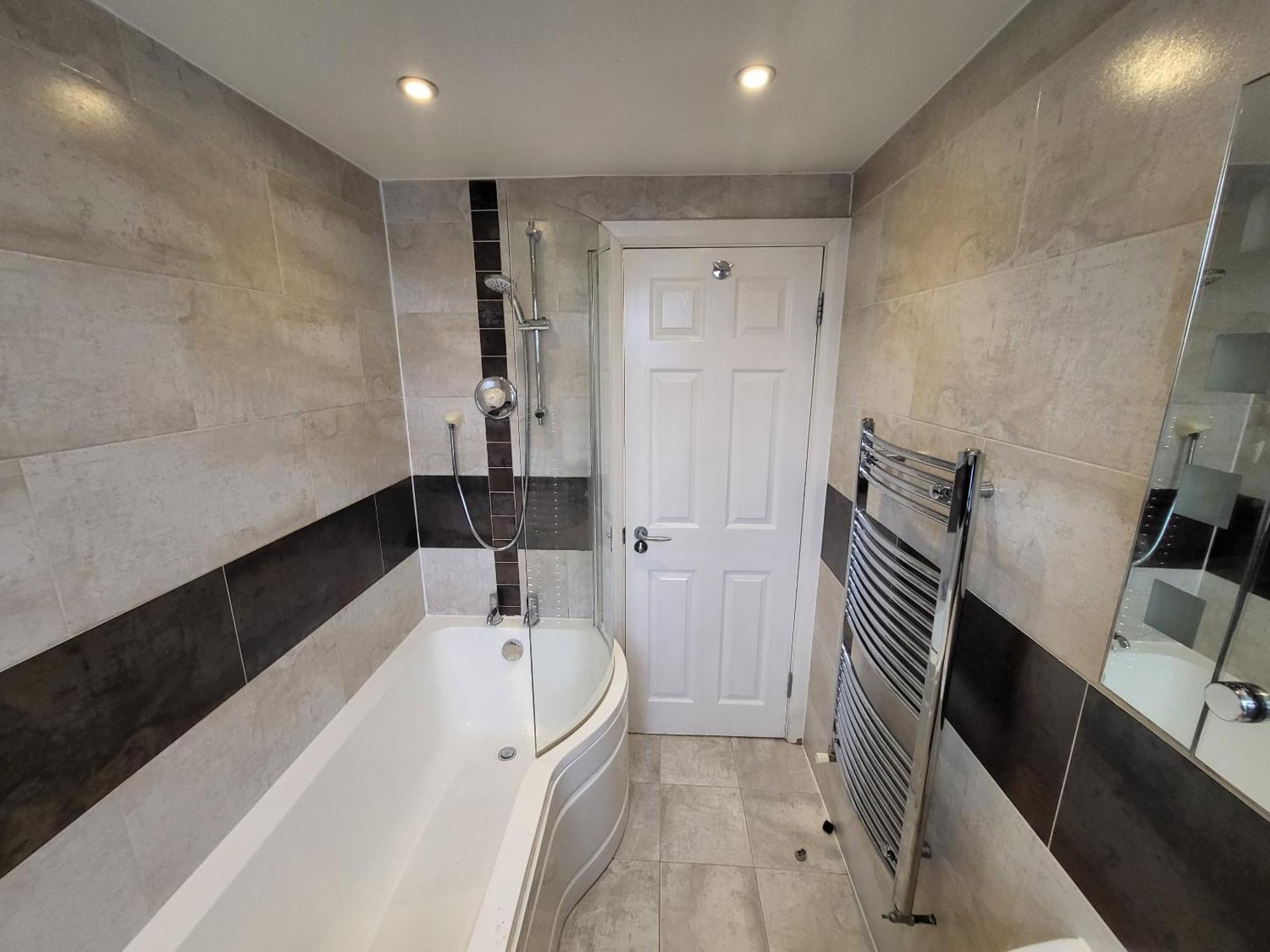 Апартаменты Large 4 Bedroom House In *