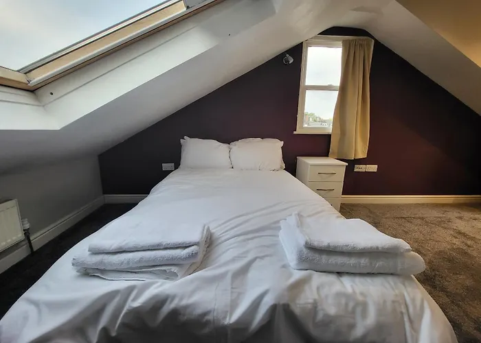 Large 4 Bedroom House In Central London